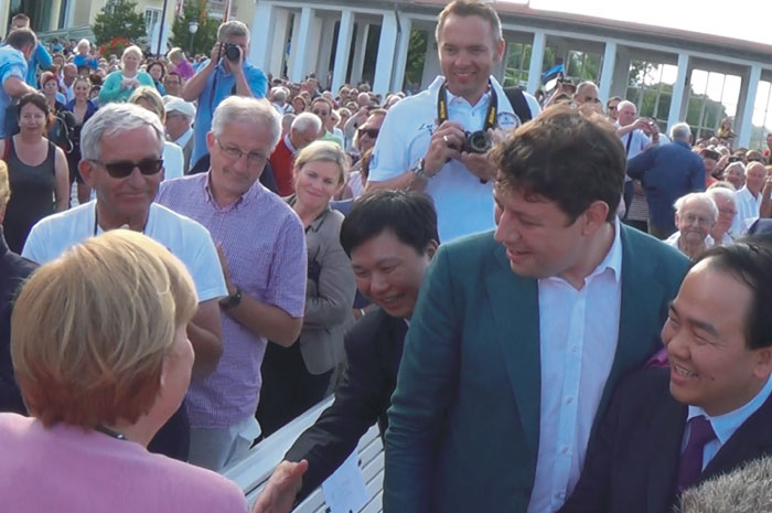 揭陽(yáng)市經(jīng)貿(mào)代表團(tuán)訪歐受邀參加默克爾總理競(jìng)選