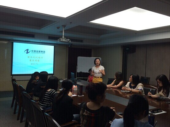 中德集團(tuán)開展商務(wù)用餐禮儀培訓(xùn)